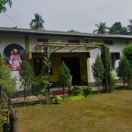 Stargaze Backpackers Hostel Гувахати Екстериор снимка