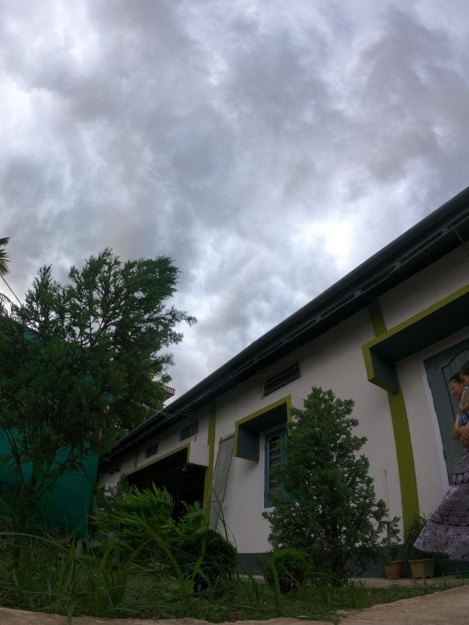 Stargaze Backpackers Hostel Гувахати Екстериор снимка