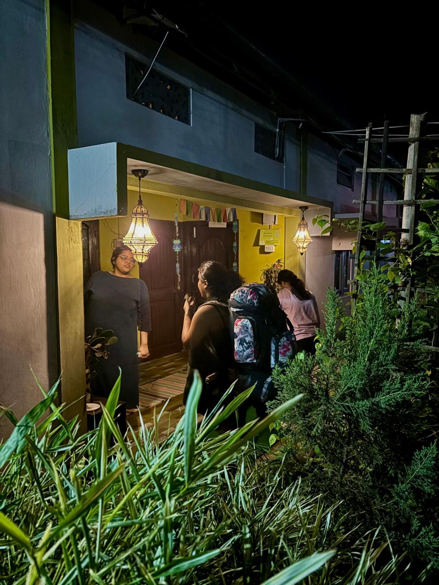 Stargaze Backpackers Hostel Гувахати Екстериор снимка